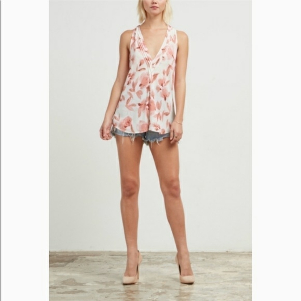 CUPCAKES & Cashmere Weekend Away Floral Tank S